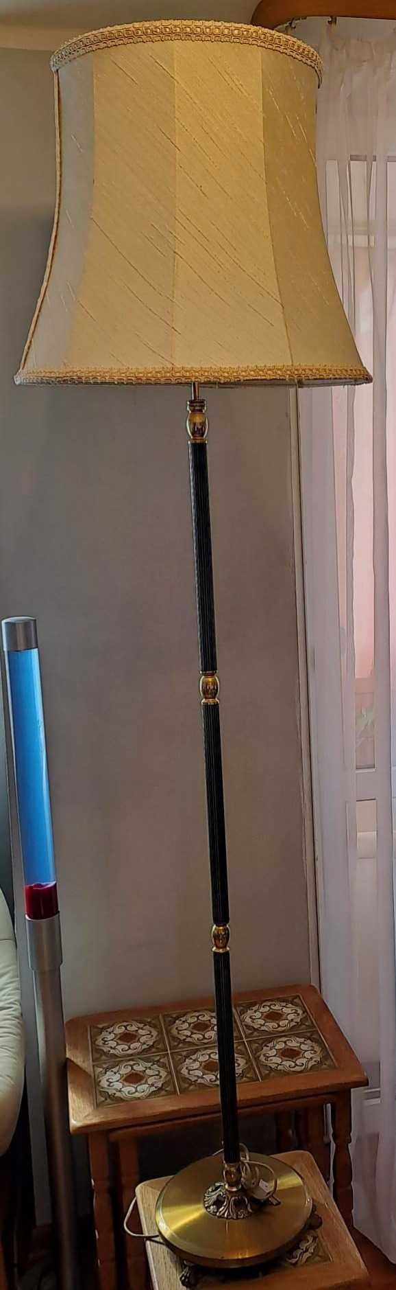lampa podłogowa stylowa