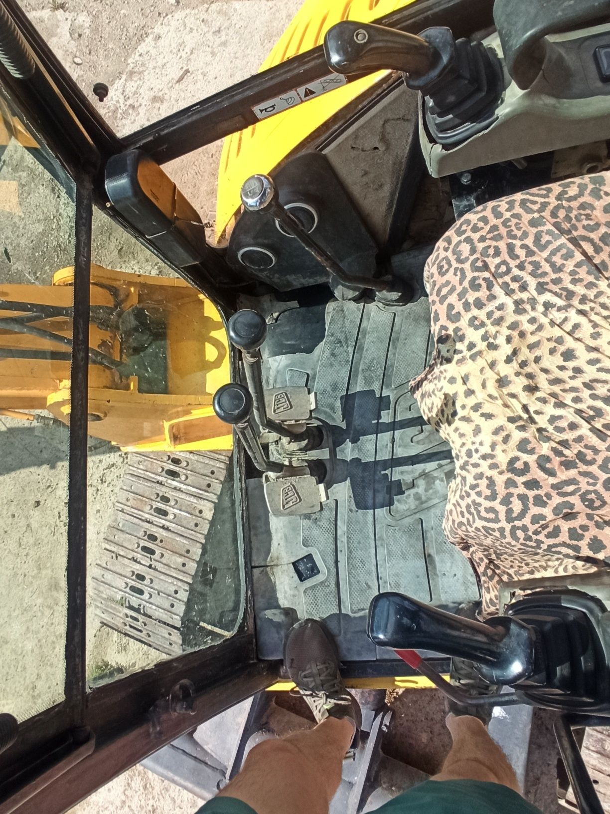 Экскаватор jcb8056