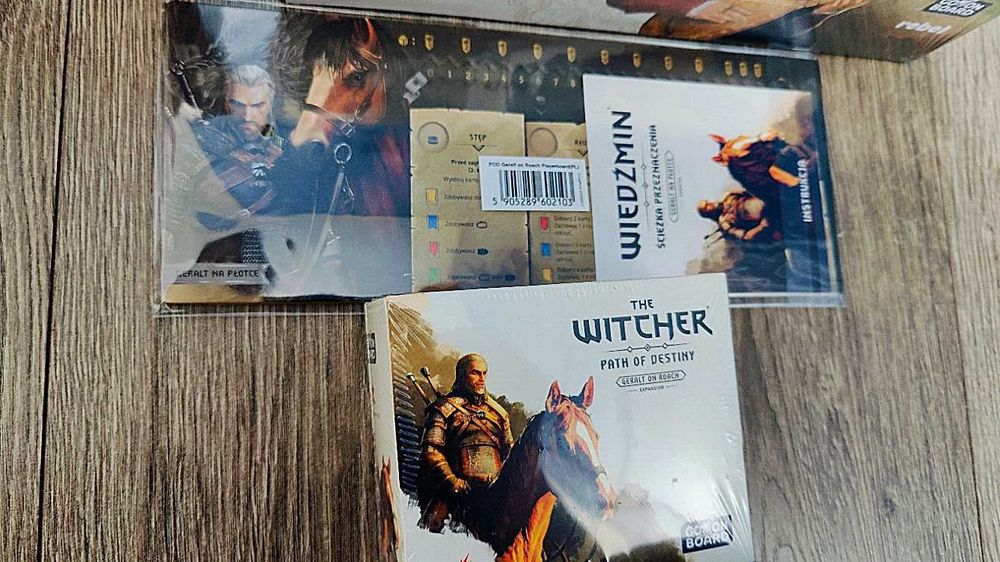Wiedźmin Ścieżka Przeznaczenia Deluxe +dodatki+ Geralt na Płotce, NOWA