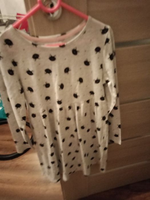 Sukienki dla dziewczynki rozmiar 134