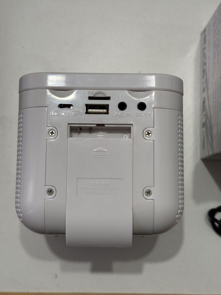 2 szt Radio odtwarzacz na USB i IPhone 4 z podświetlaniem