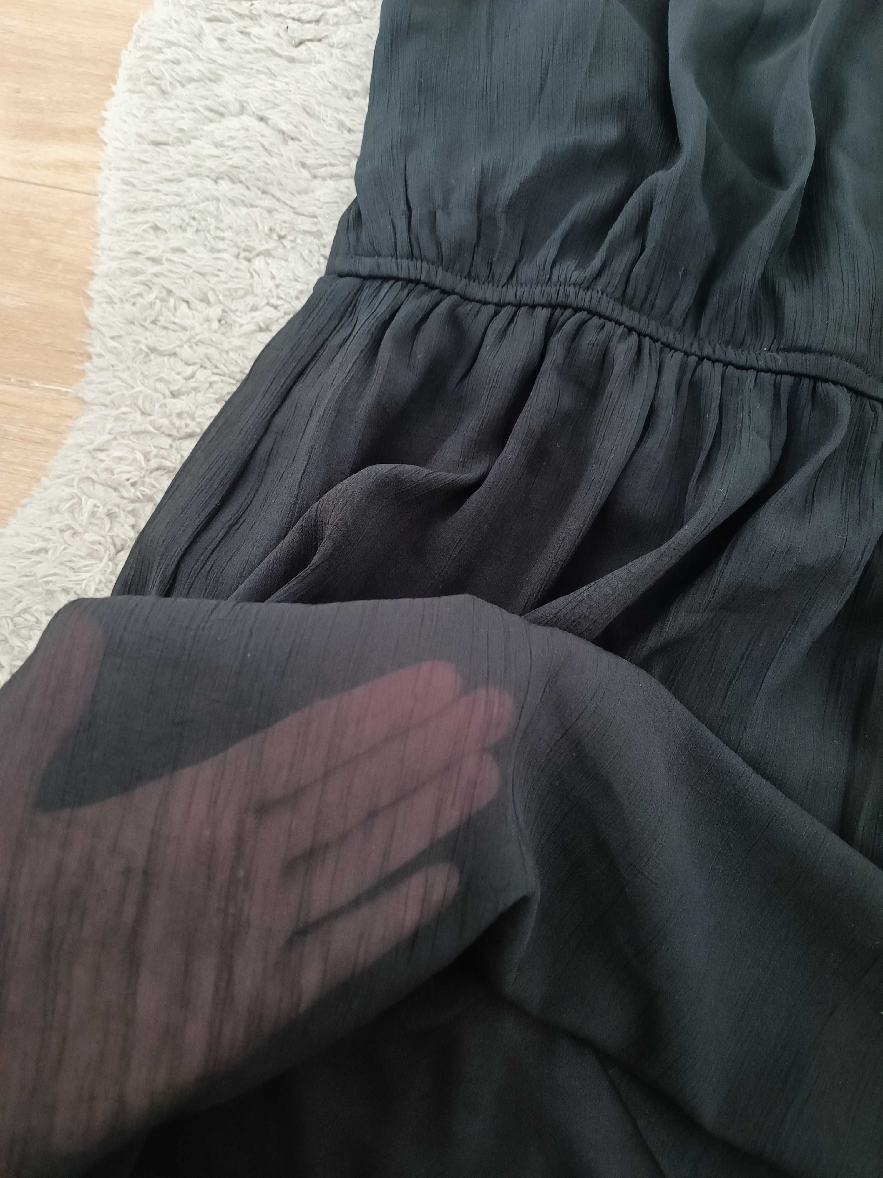 Mała czarna sukienka z kołnierzykiem Bershka r S