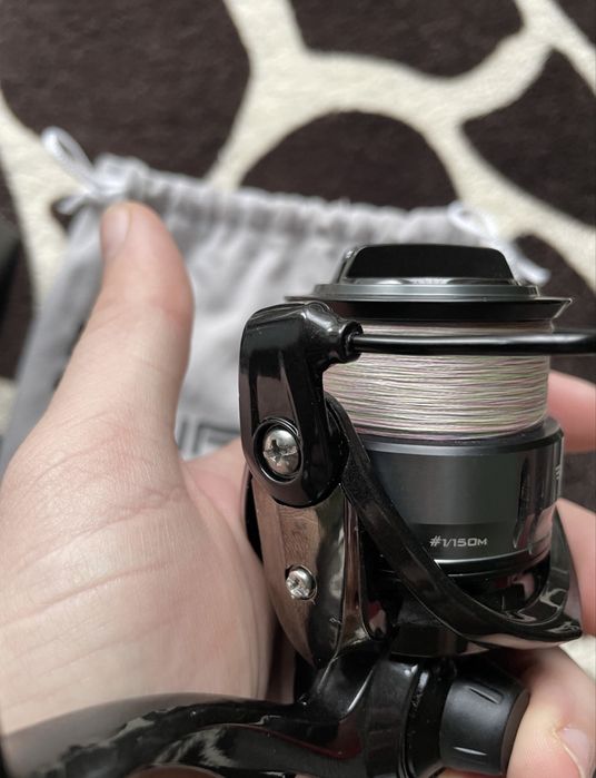 Котушка Favorite Sirius 2500S SRS25S1 12+1BB + шнур Hardcore 200 m