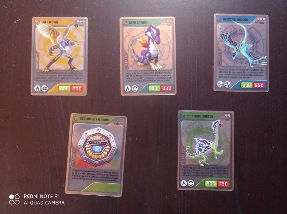 Caderneta Invizimals com 273 Cartas (Vendo em Separado)