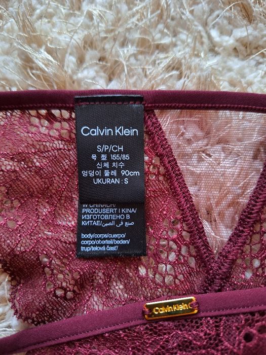Nowe bordowe koronkowe stringi damskie Calvin Klein