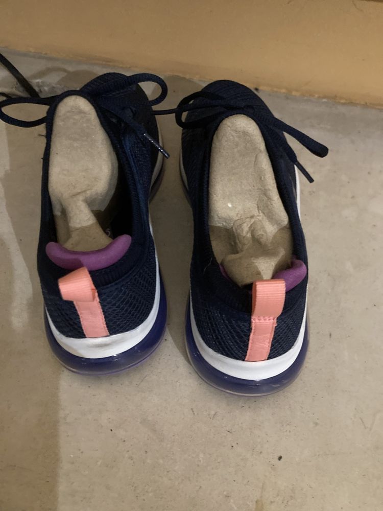 Skechers novos n 36.5 muito confortaveis