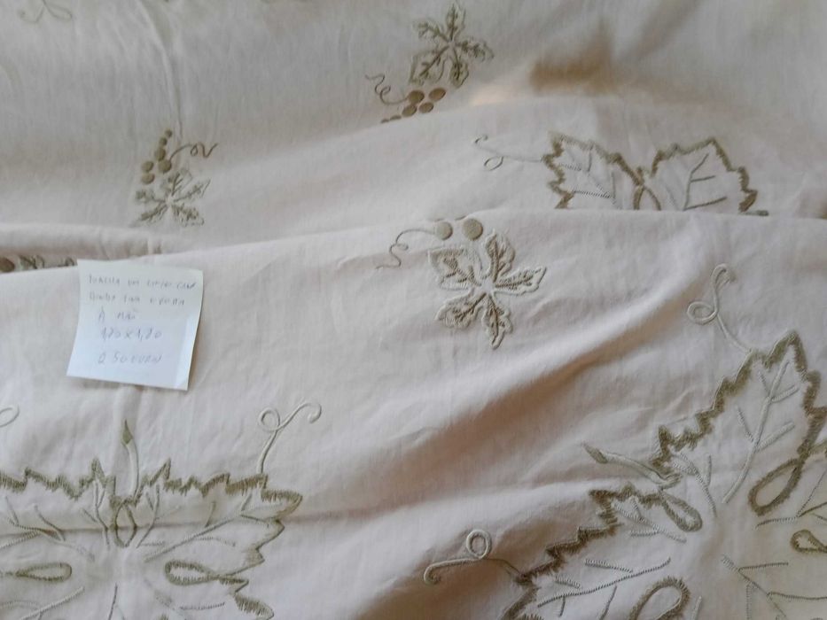 Toalha de cómoda muito antiga