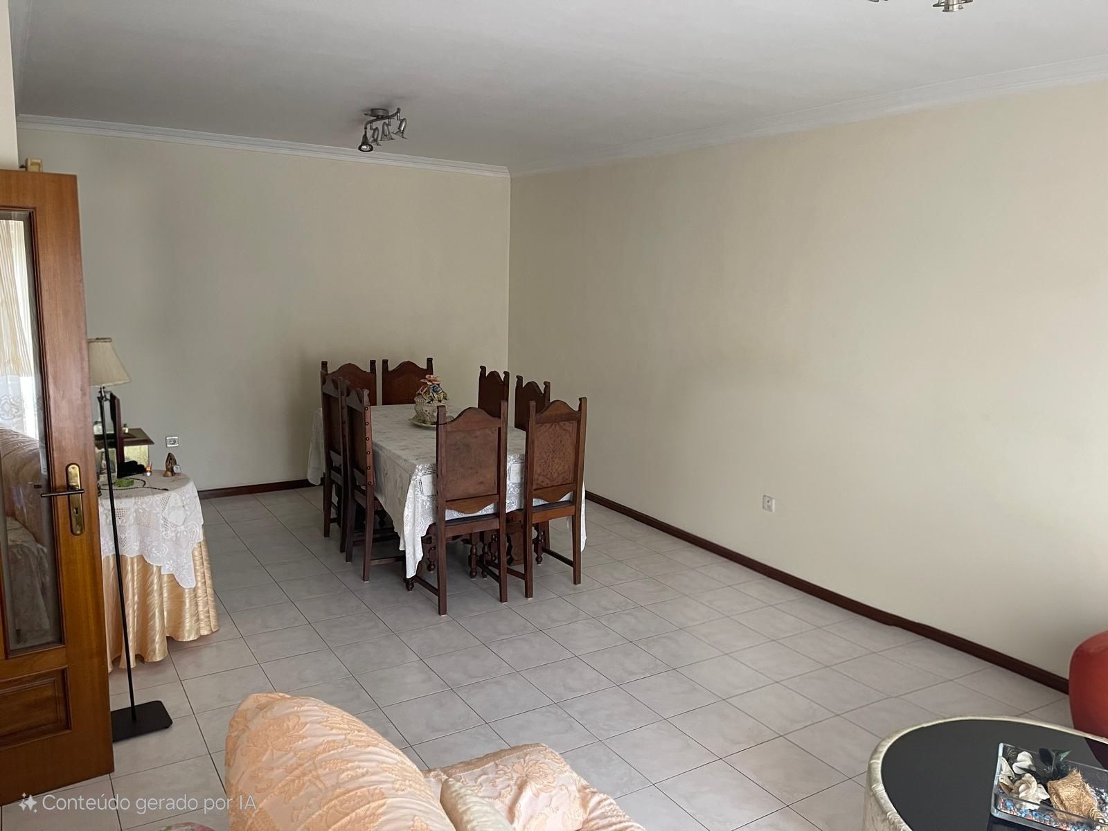 Apartamento T3 – Ribeirão | Zona Central | Garagem Fechada + Arrumos