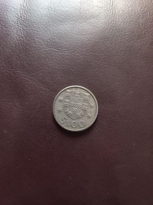 Moeda muito antiga de 5 escudos