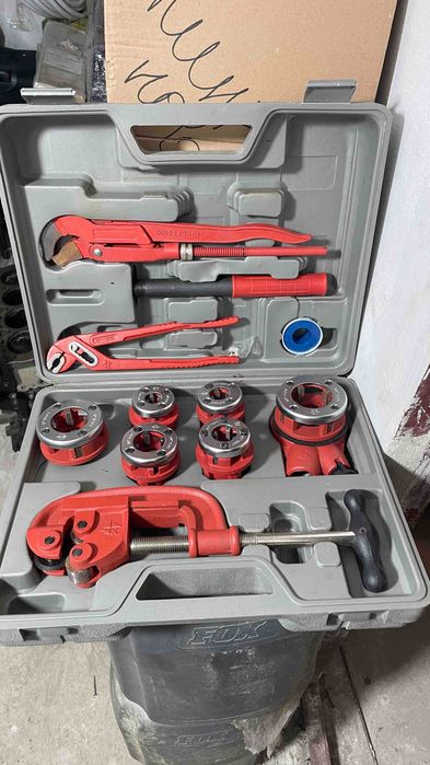 Плашки дюймові. Ручний різак для нарізування трубної різьби