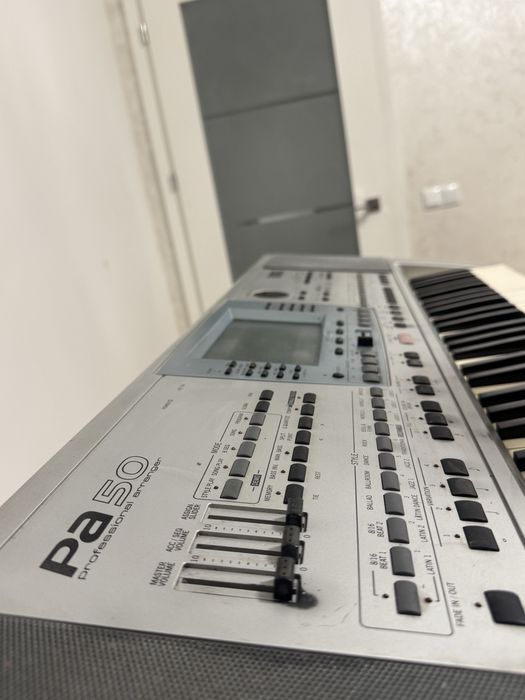 Синтезатор Клавіша  Korg pa 50