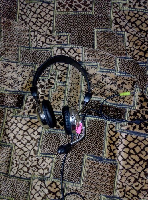 Продам навушники с мікрофоном