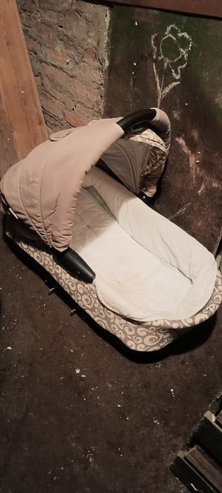 Віддам безкоштовно коляску та велосипед