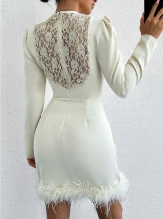 Elegancka sukienka z piórkami wesele ML