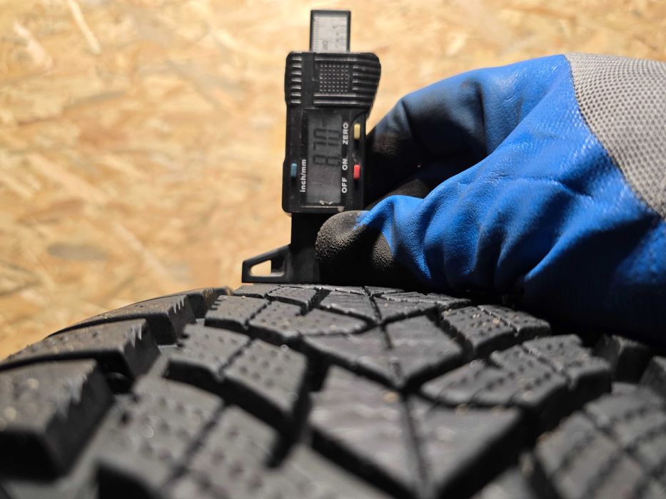 Opona pojedyńcza 215/60/16 Dunlop Winter Sport 5