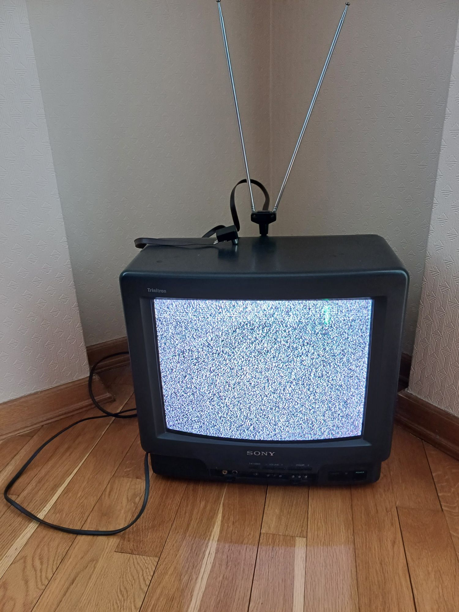 Телевизор SONY Trinitron.