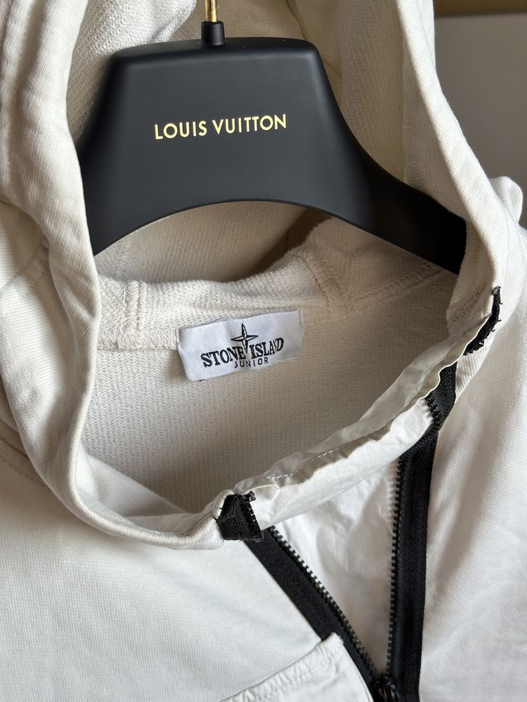 Stone island junior Оригинал пойдет на XS. Состоянте 10/10