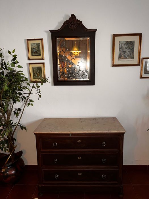 Conjunto de comoda antiga com tampo em marmore + espelho decorativo