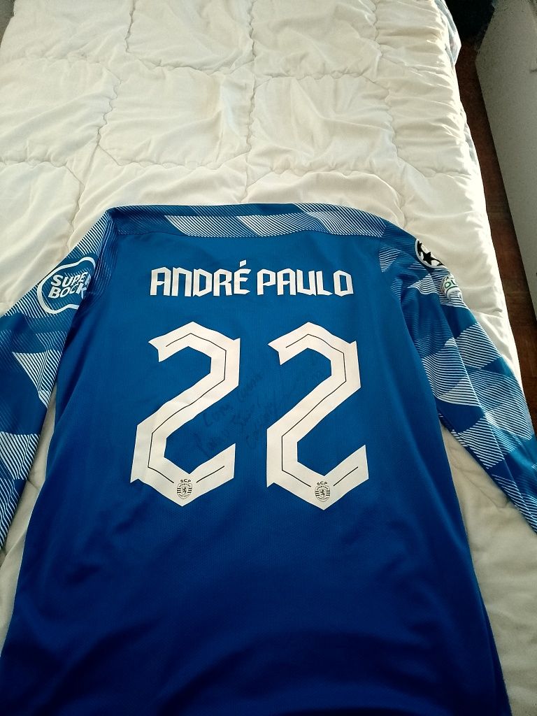 Camisola do Sporting assinada por o guarda redes André paulo