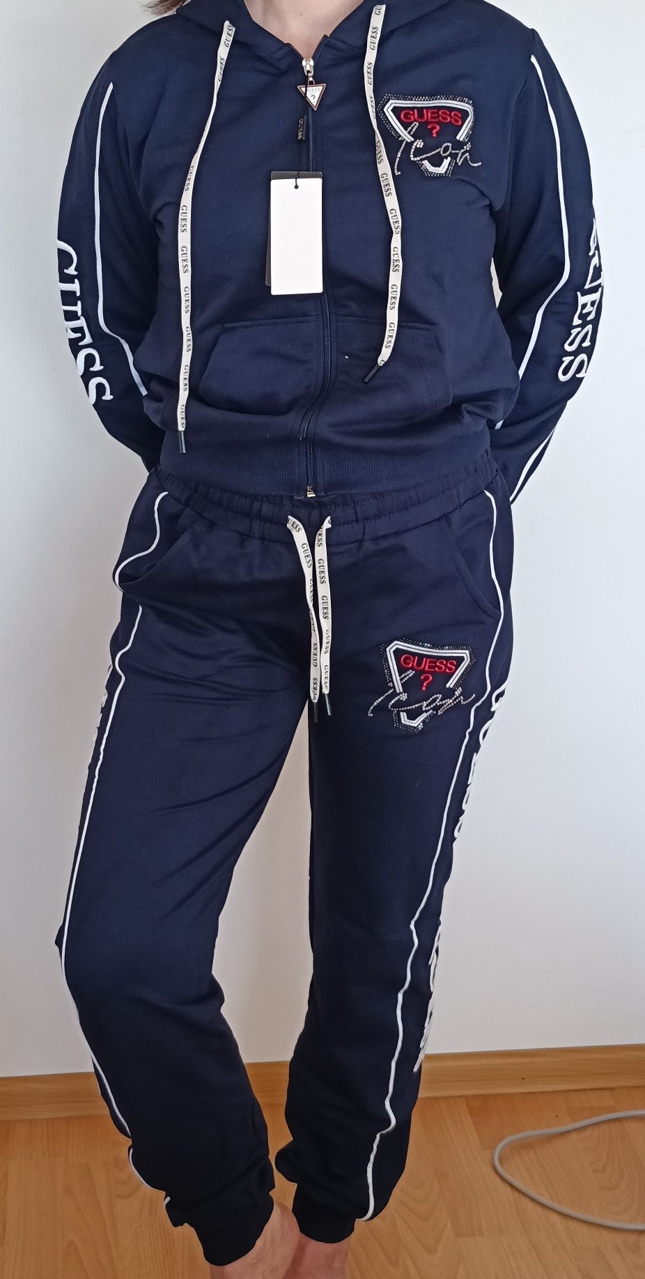Guess rewelacyjny damski dres XL