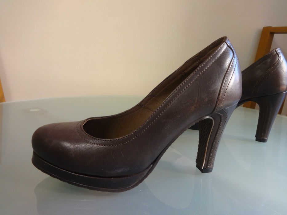 Sapatos castanhos