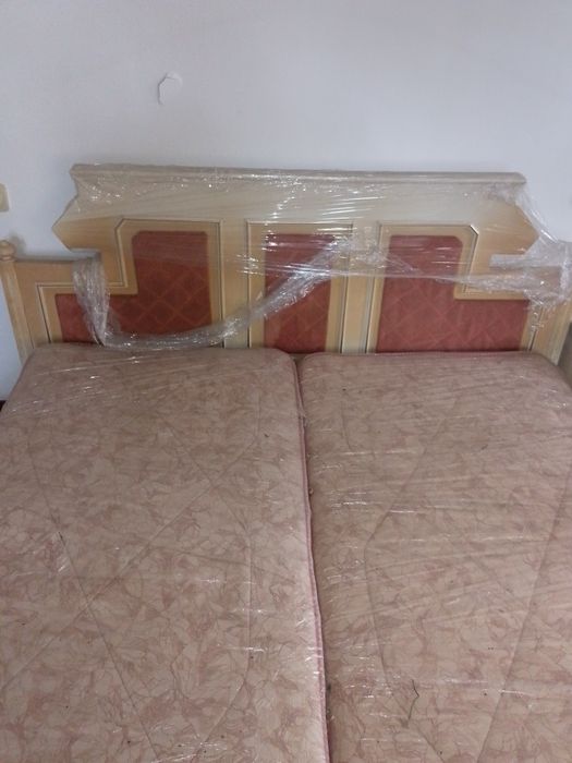 Двухспальная кровать с тумбой