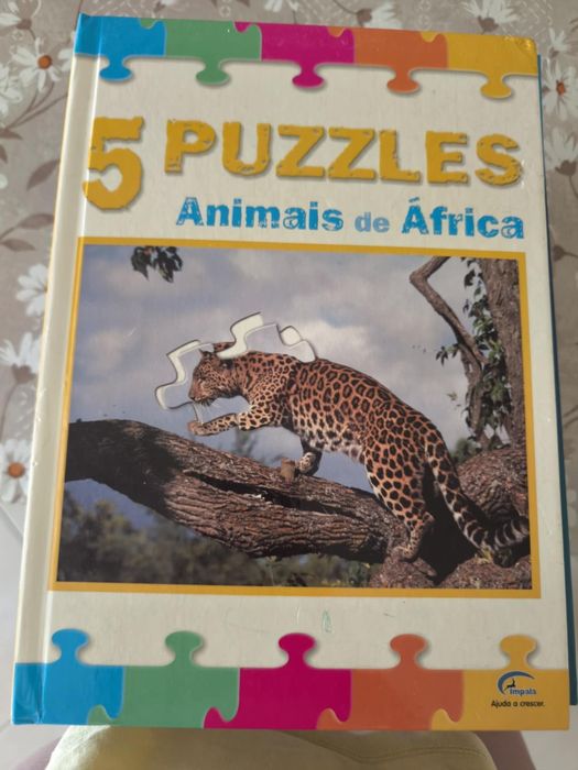 Livro de histórias com um pazele