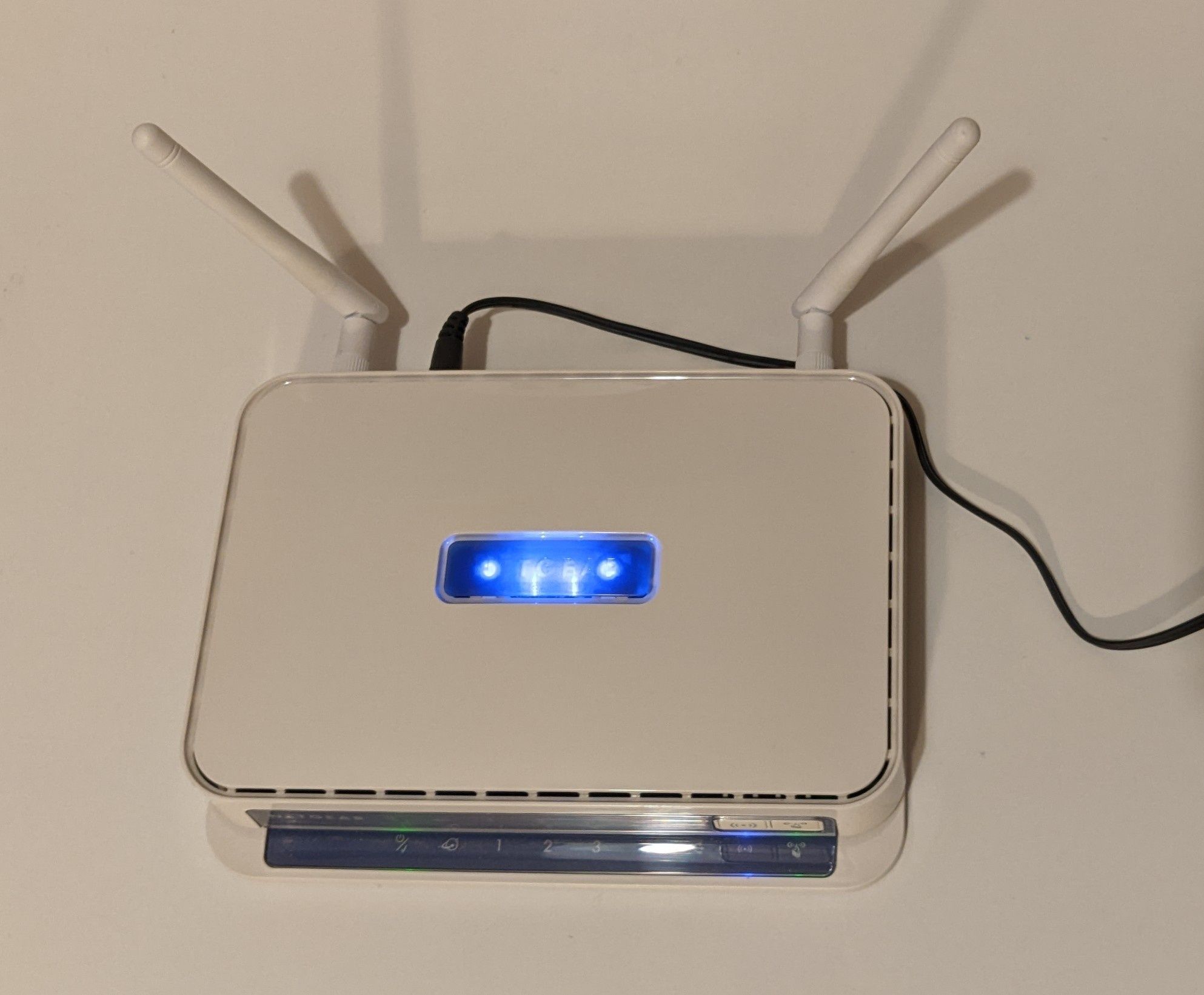 Router. Netgear JNR3210 (802.11b/​g/​n 300Mb/​s 1xWAN 4xLAN) USB