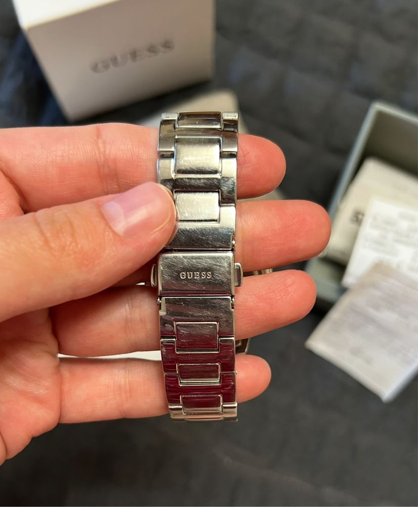 Женские наручные часы GUESS