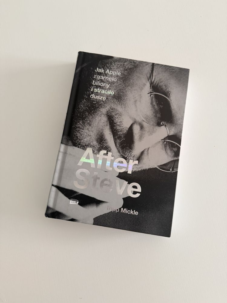 Ksiazka After Steve. Jak Apple zgarnęło biliony i straciło duszę