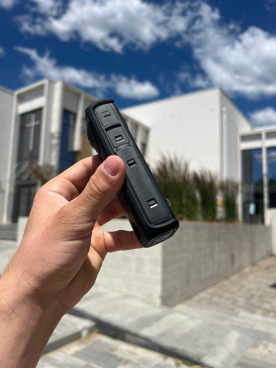 Екшн камера Insta360 X4