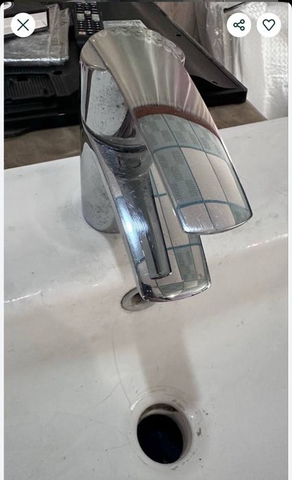 Умывальник с тумбой + смеситель (кран)