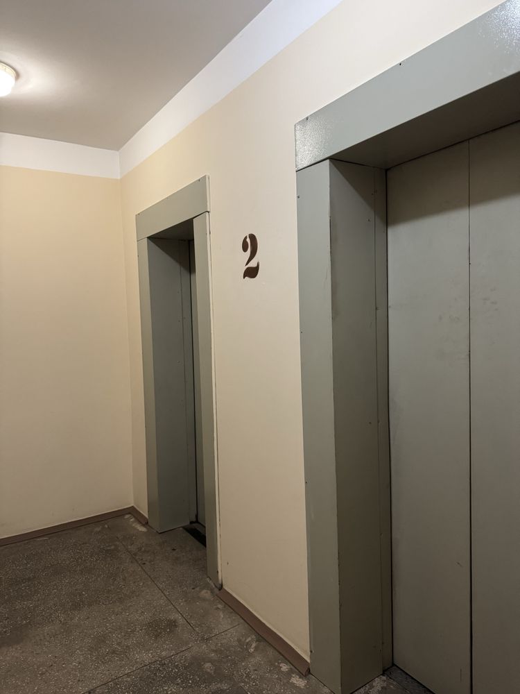Продаж 2 кімнатноі вул Ахматовоі Анни 13 Г ( 2 поверх)метро»Позняки»