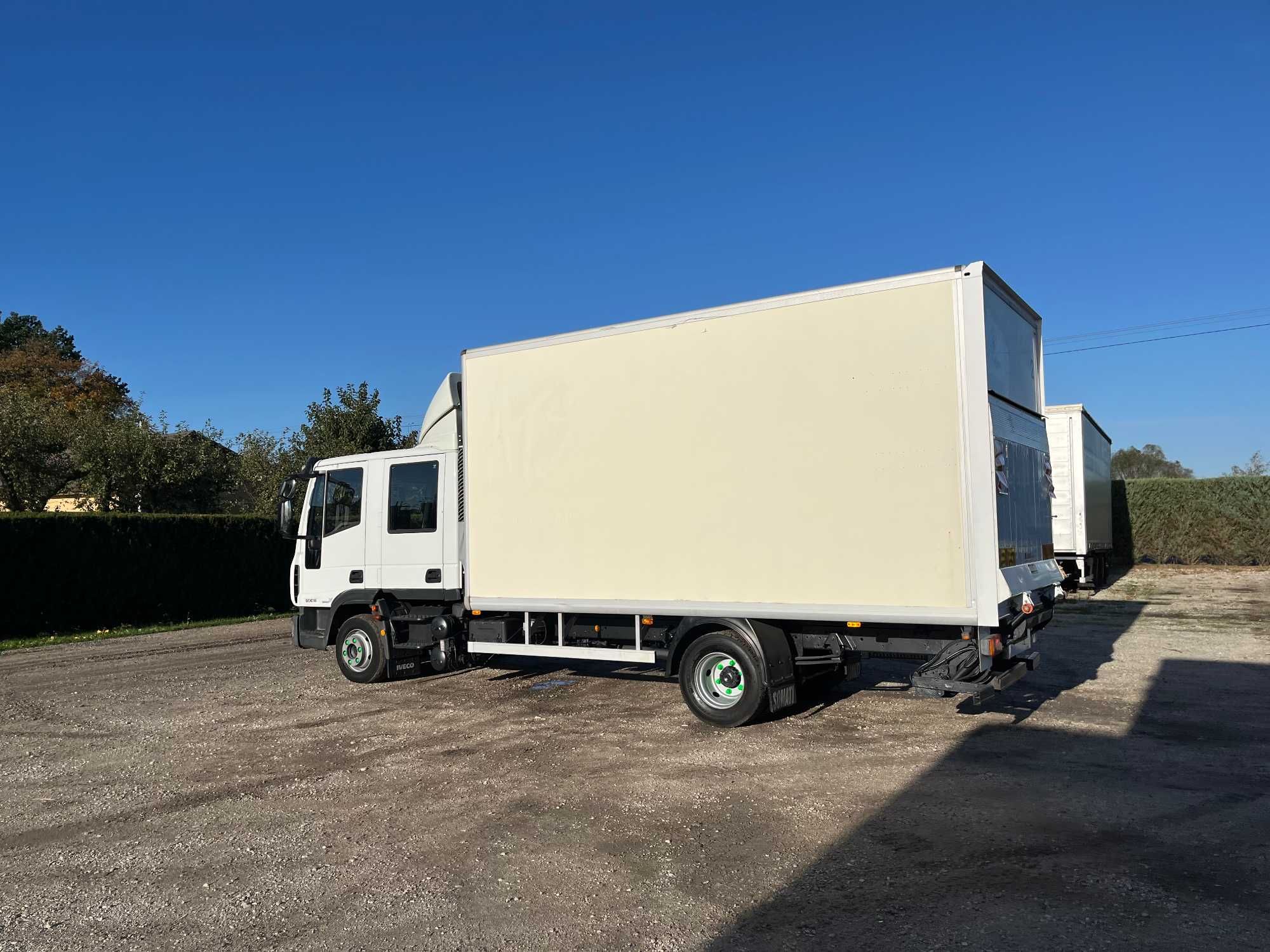 Iveco EUROCARGO brygadówka 7 osób, izoterma z windą
