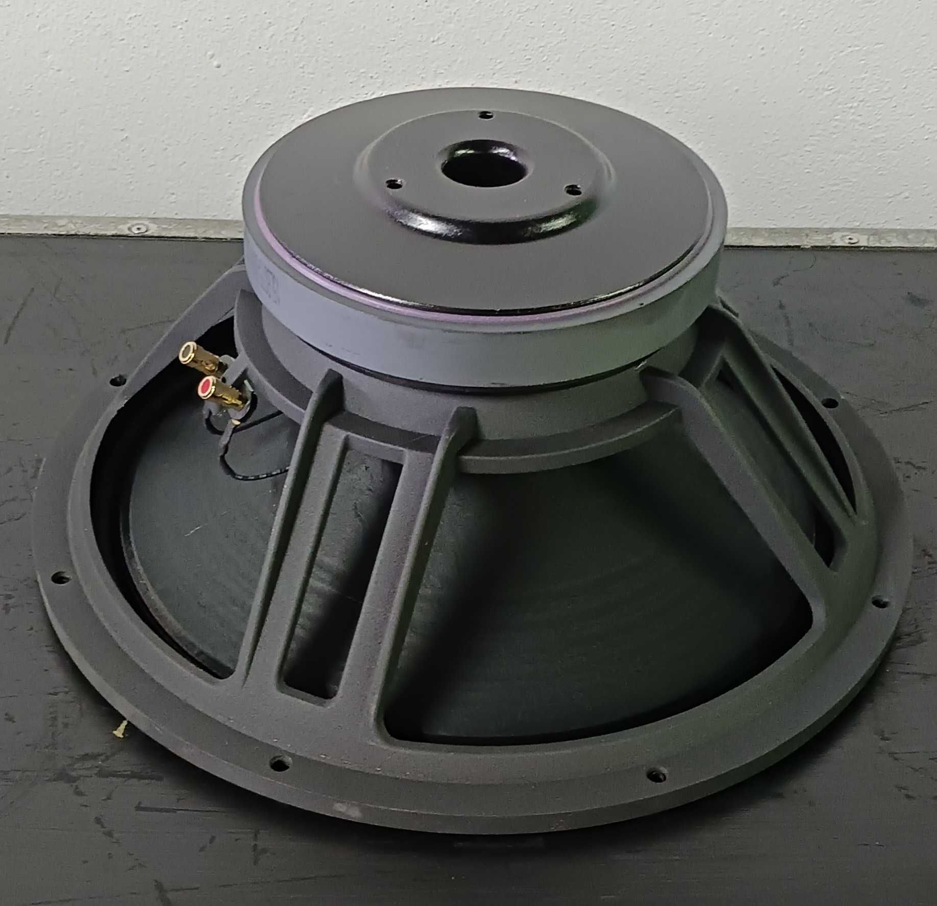Altifalante Thomann 15" 4ohms - 300w RMS / 1200W Pico - NOVO