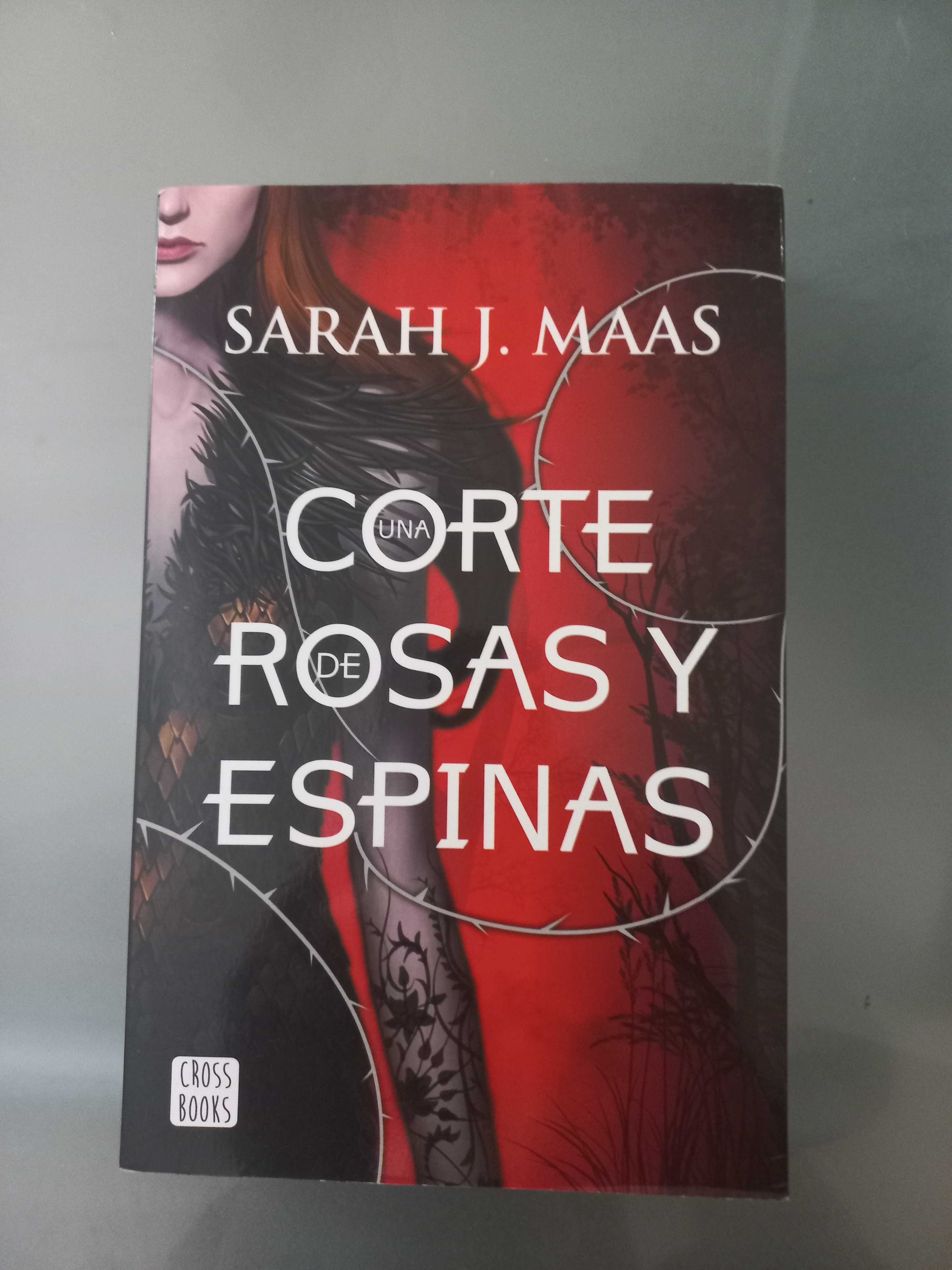 Una corte de rosas y espinas by Sarah J. Maas