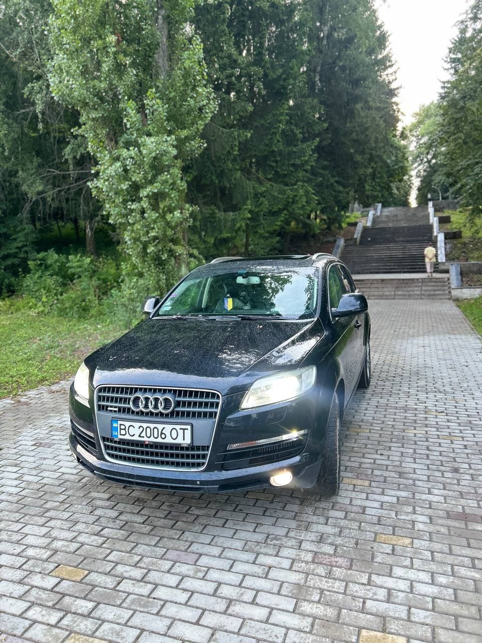 Продам Audi Q7 в багатій комплектації.