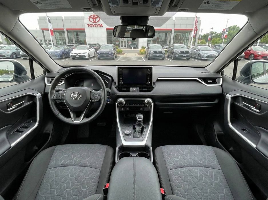 Toyota RAV4 2019 Офицеал. 2.0 Полный привод