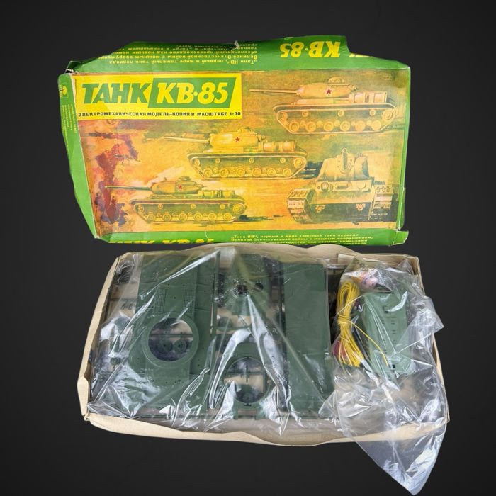 Model elektromechaniczny czołgu TANK KB-85 w skali 1:30 B5/112407