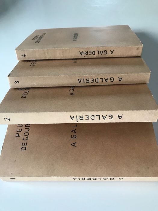 Coleção de livros Antigos