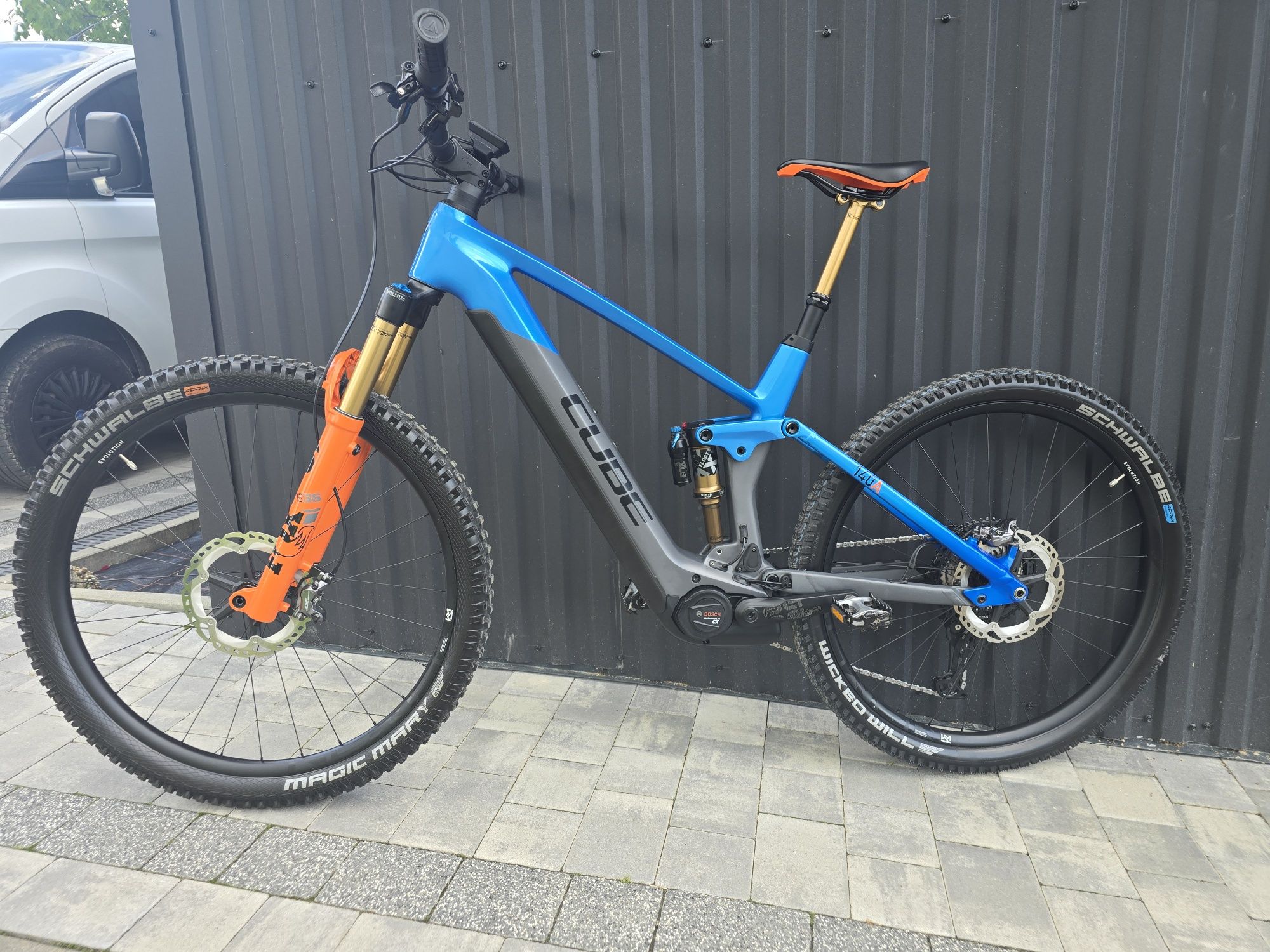 Cube stereo hybryd 140 HPC Actionteam