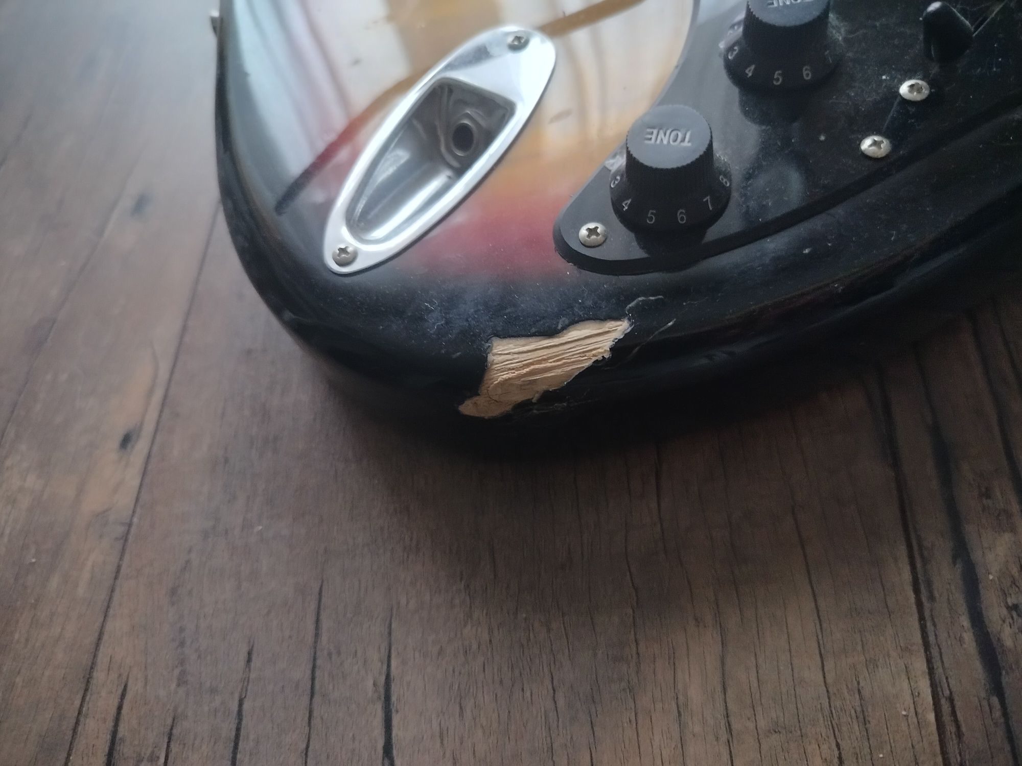 Gitara Stratocaster uszkodzona na części