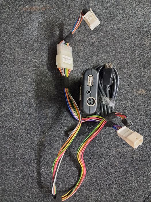 Dension USB адаптер. Toyota/avensis/corolla/verso.