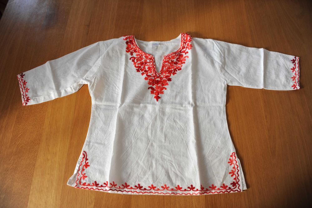 Conjunto de 2 blusas indianas com bordados (4-5 anos e 6-7 anos)
