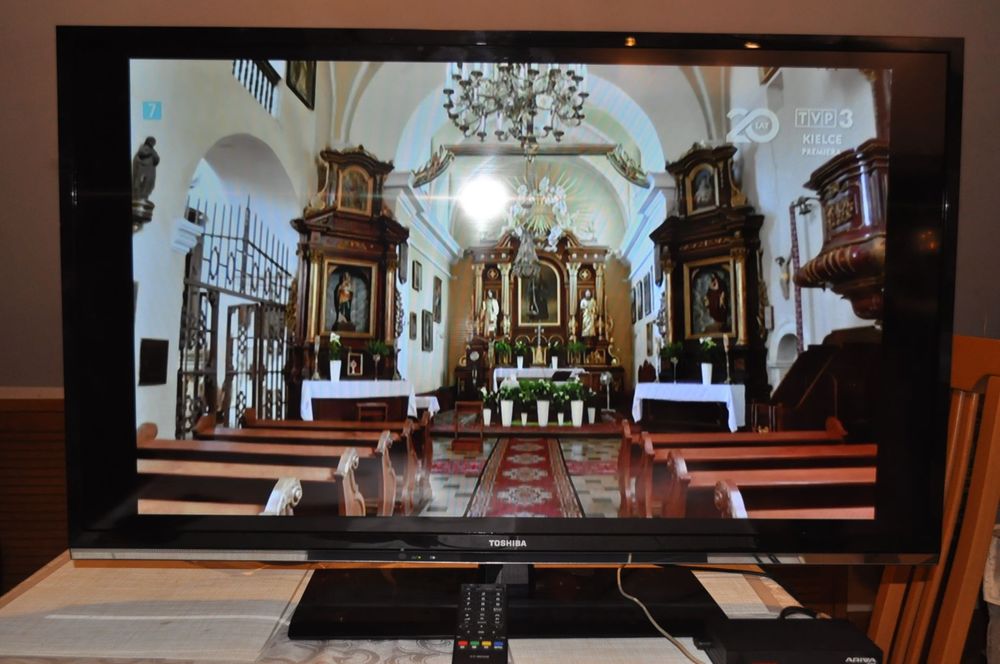 Telewizor Toshiba 40" 40RL938 z pilotem.