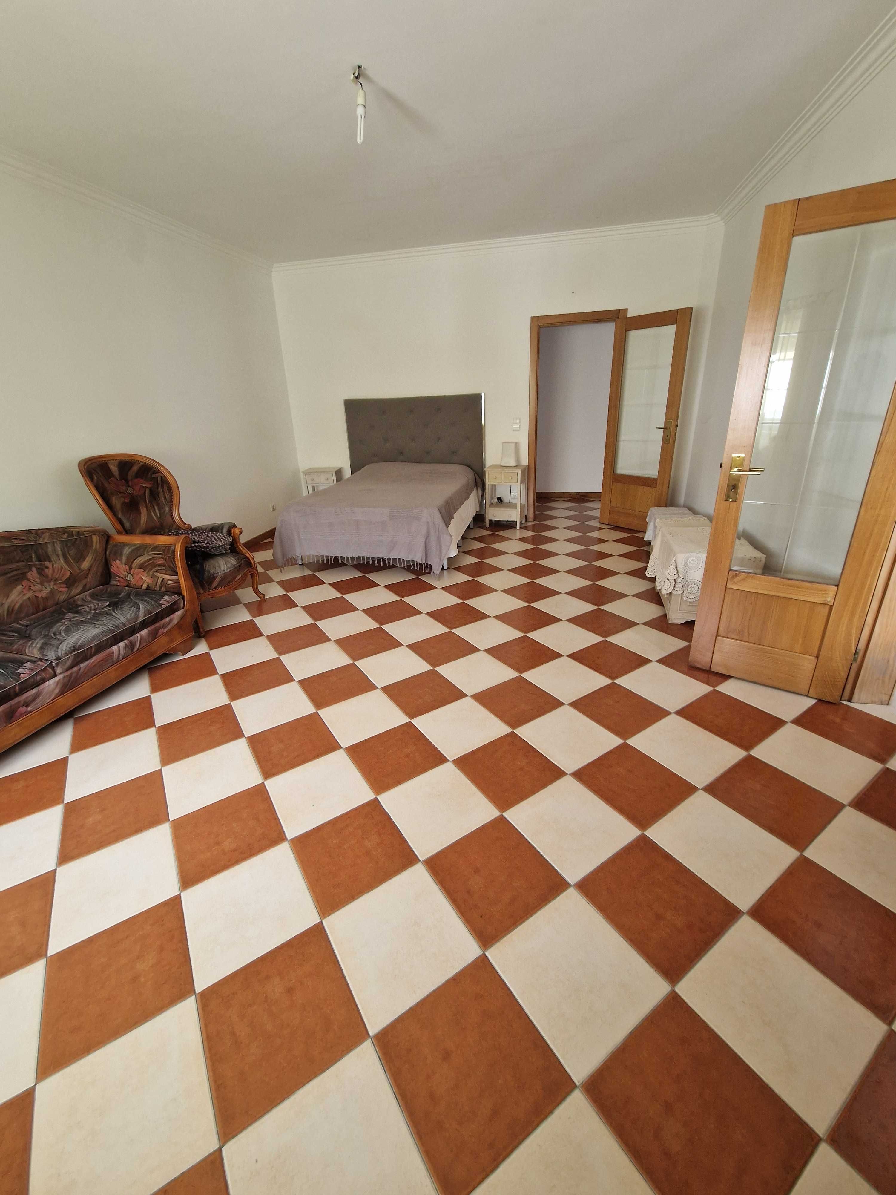 Vende-se casa geminada