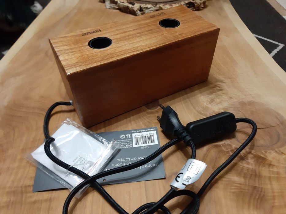 Candeeiro cubo em madeira