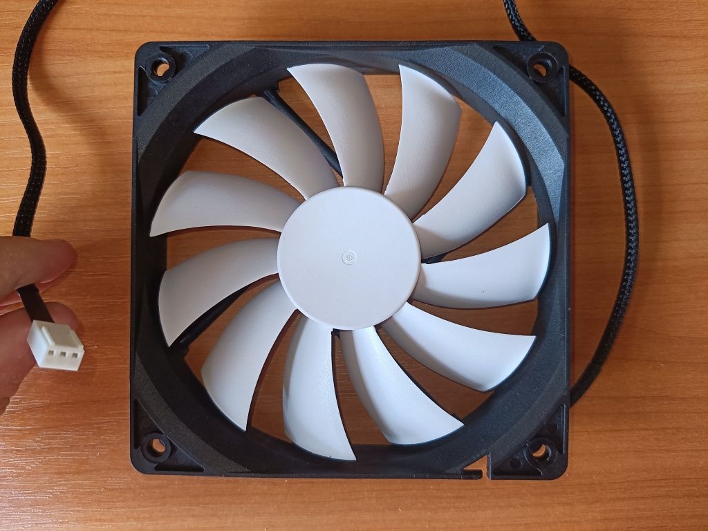 Fractal Design Silent Series R2 120mm • Тихі вентилятори для ПК