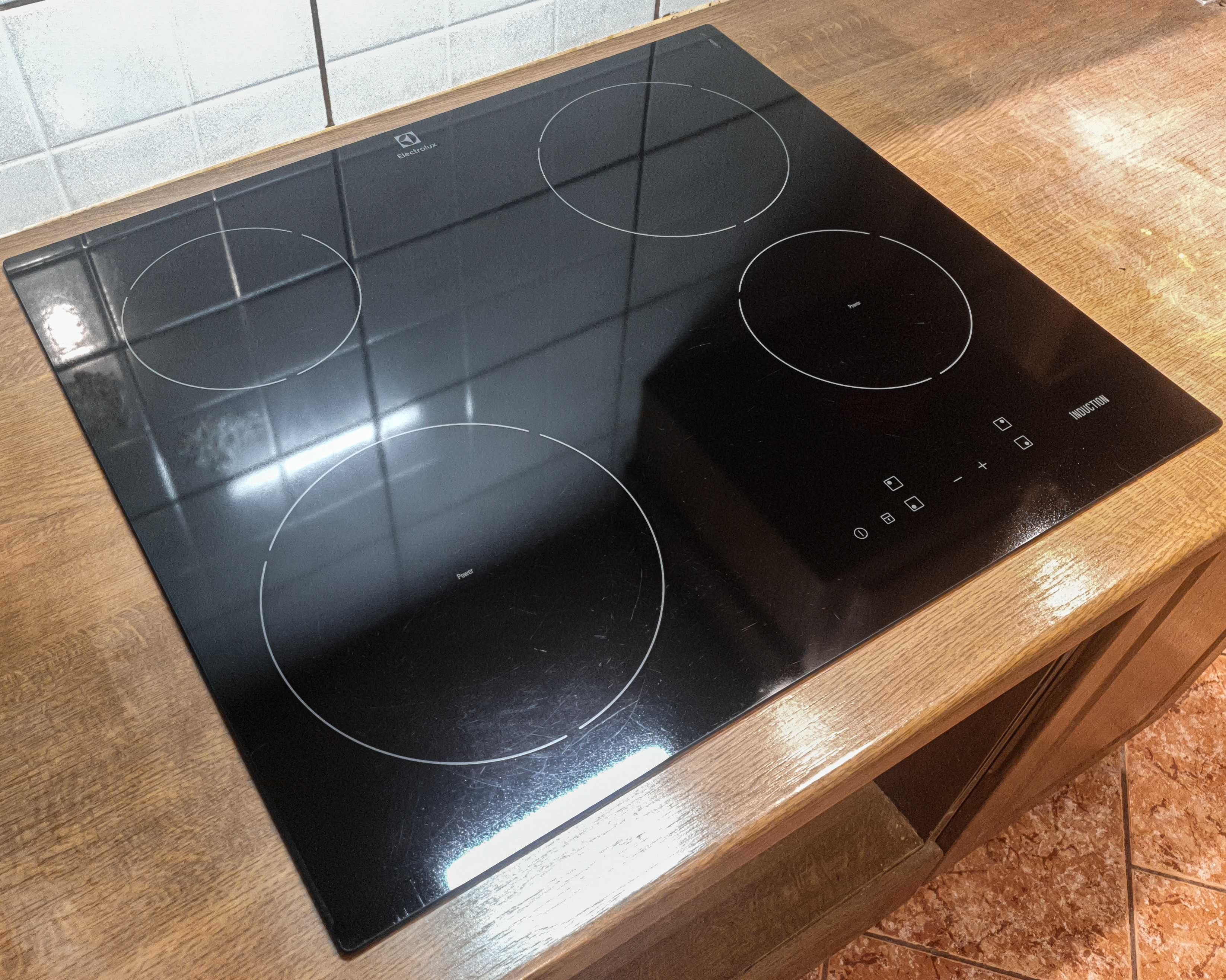 Płyta indukcyjna do zabudowy Electrolux Induction 300 EHH6240ISK