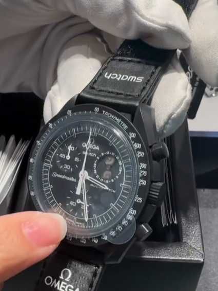 Swatch x Omega Bioceramicznyzegarek księżycowyMissionToMoonphaseSnoopy